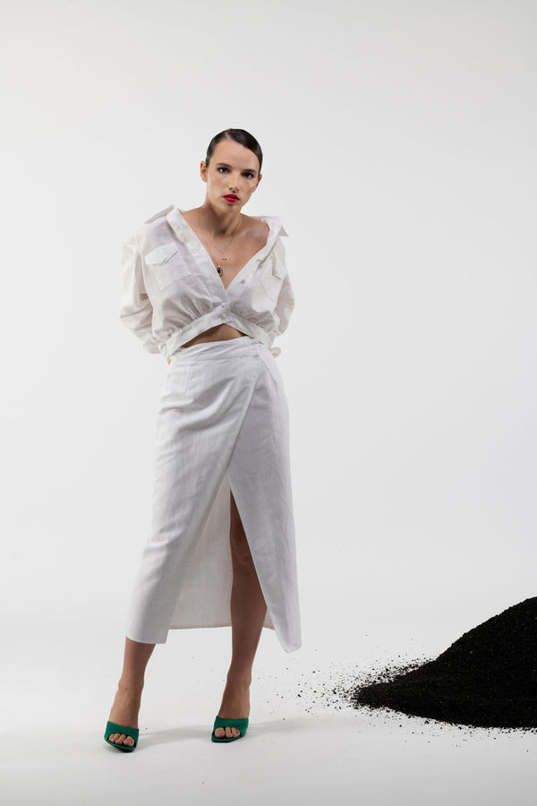 Yesenia, la falda cruzada