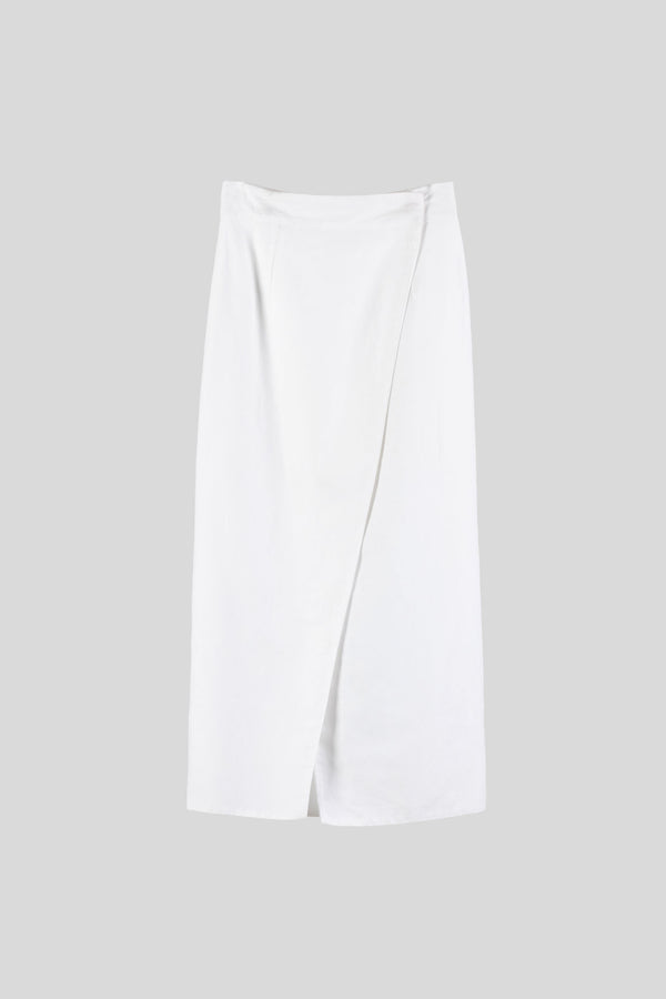 Yesenia, la falda cruzada